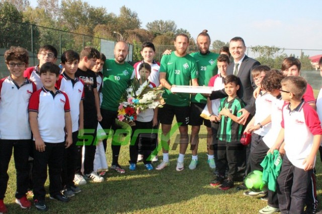 Minik Öğrencilerden Sakaryaspor'a moral ziyareti