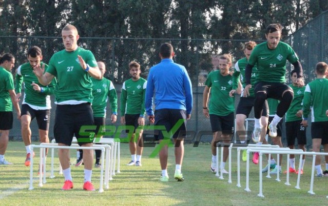 Minik Öğrencilerden Sakaryaspor'a moral ziyareti