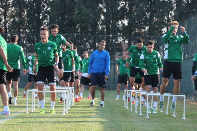 Minik Öğrencilerden Sakaryaspor'a moral ziyareti