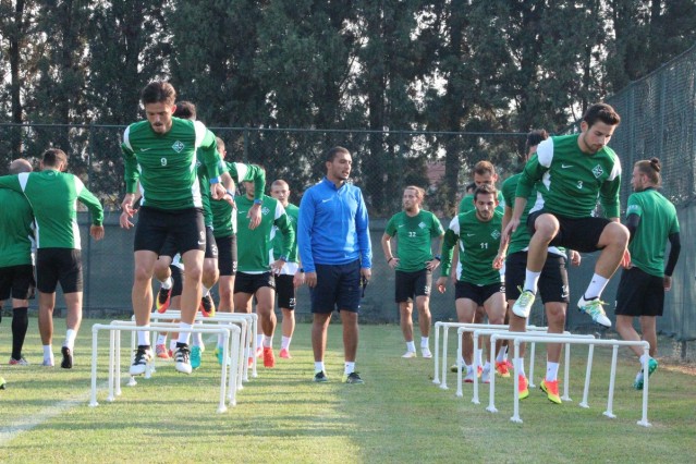 Minik Öğrencilerden Sakaryaspor'a moral ziyareti