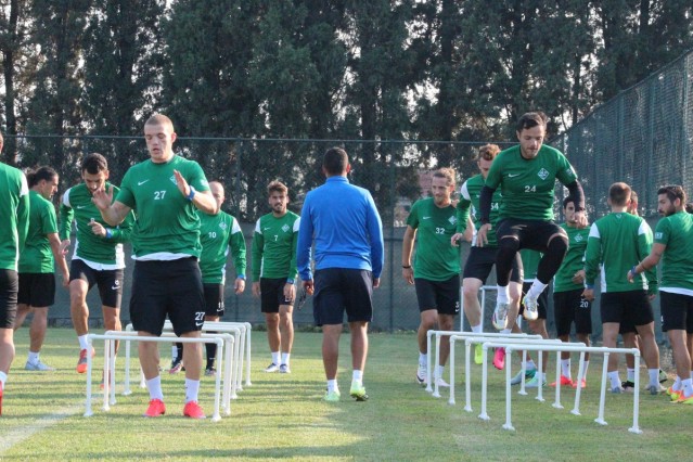 Minik Öğrencilerden Sakaryaspor'a moral ziyareti
