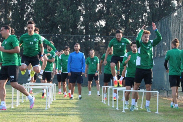 Minik Öğrencilerden Sakaryaspor'a moral ziyareti