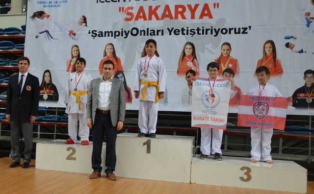 İlçeler Arası Karate Turnuvası Düzenlendi