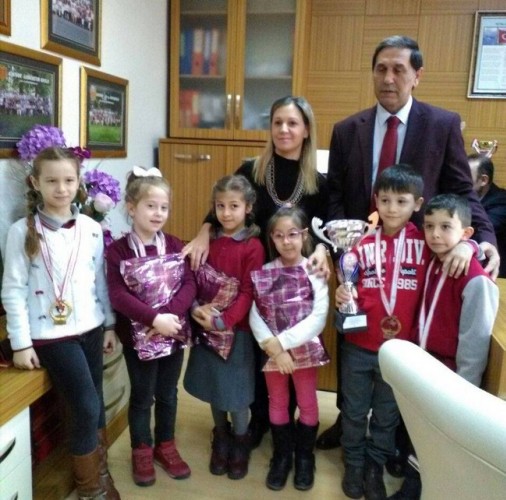 Minik Cimnastikçiler ödüllerini aldı
