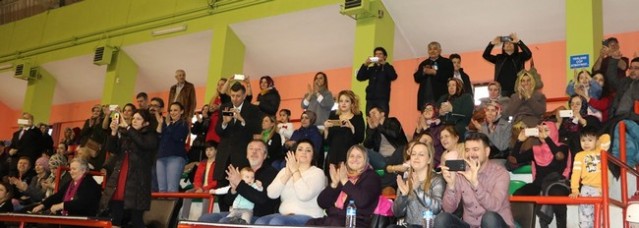 Minik Cimnastikçiler ödüllerini aldı