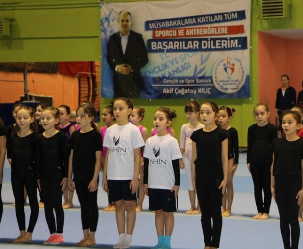 Minik Cimnastikçiler ödüllerini aldı