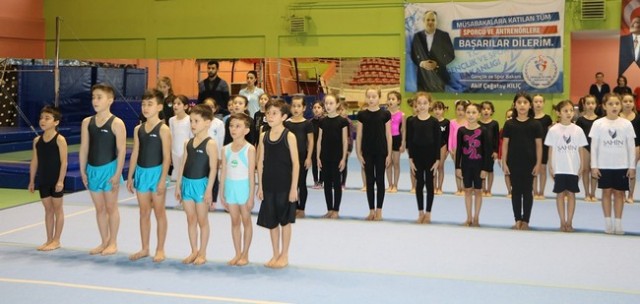 Minik Cimnastikçiler ödüllerini aldı