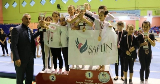 Minik Cimnastikçiler ödüllerini aldı