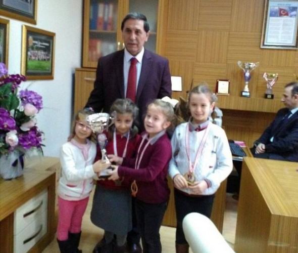 Minik Cimnastikçiler ödüllerini aldı