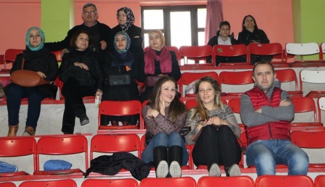 Minik Cimnastikçiler ödüllerini aldı
