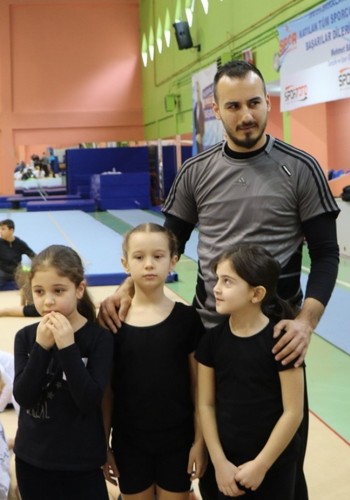 Minik Cimnastikçiler ödüllerini aldı