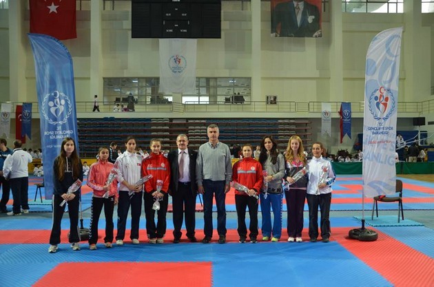 Dünya Kadınlar Günü Karate Turnuvası sona erdi