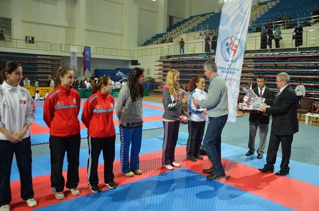 Dünya Kadınlar Günü Karate Turnuvası sona erdi