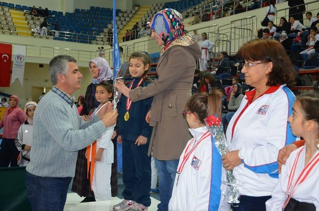 Dünya Kadınlar Günü Karate Turnuvası sona erdi