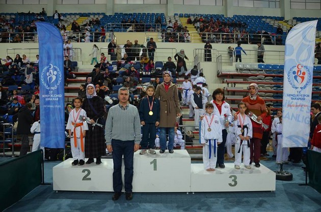Dünya Kadınlar Günü Karate Turnuvası sona erdi