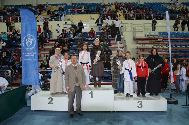 Dünya Kadınlar Günü Karate Turnuvası sona erdi