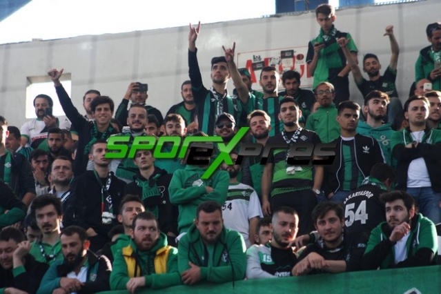 Karabükspor-Sakaryaspor maçı fotoğrafları