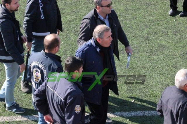 Karasu'da maç başlamadan olay çıktı