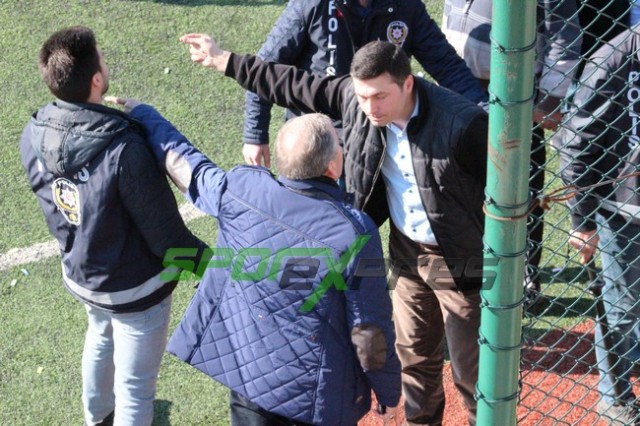Karasu'da maç başlamadan olay çıktı