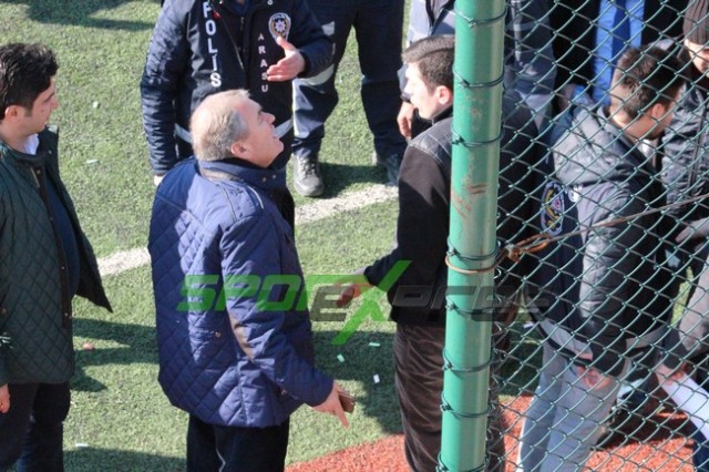 Karasu'da maç başlamadan olay çıktı