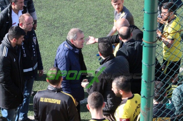 Karasu'da maç başlamadan olay çıktı