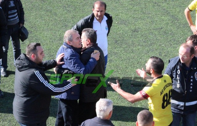 Karasu'da maç başlamadan olay çıktı