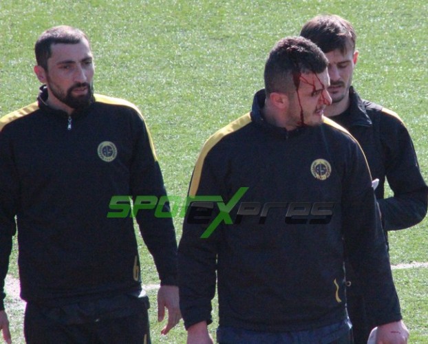 Karasu'da maç başlamadan olay çıktı