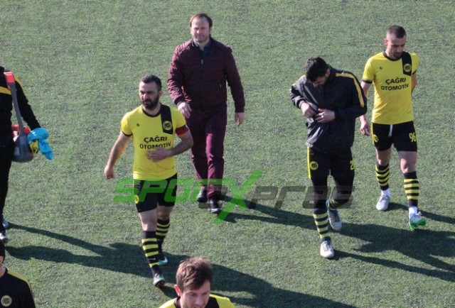 Karasu'da maç başlamadan olay çıktı