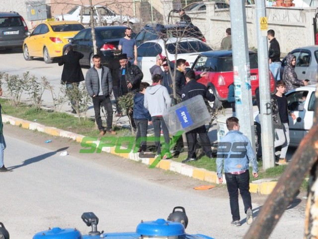 Karasu'da maç başlamadan olay çıktı