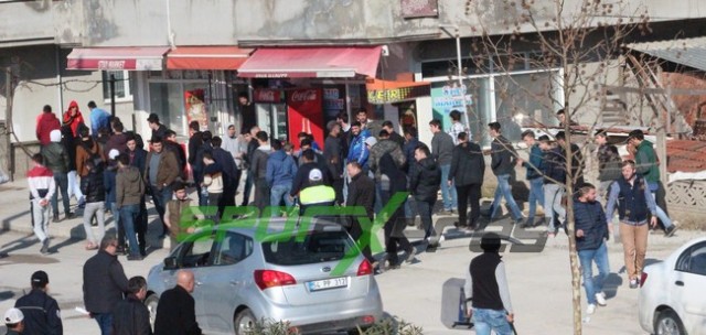 Karasu'da maç başlamadan olay çıktı