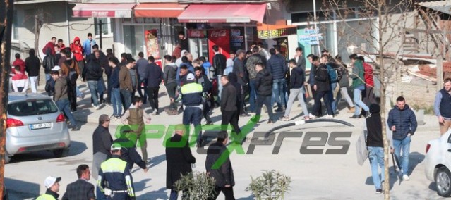Karasu'da maç başlamadan olay çıktı