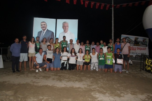 Karasu'da PLaj Voleybolu Şampiyonları belli oldu