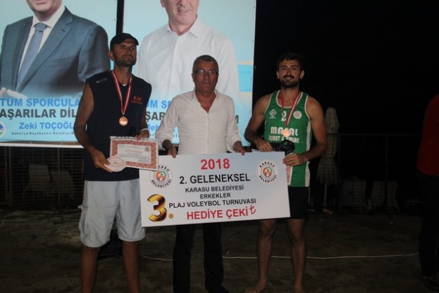 Karasu'da PLaj Voleybolu Şampiyonları belli oldu