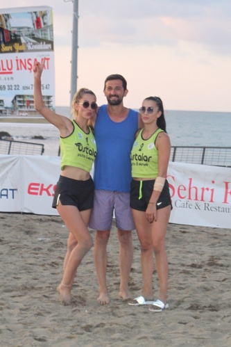 Karasu'da PLaj Voleybolu Şampiyonları belli oldu