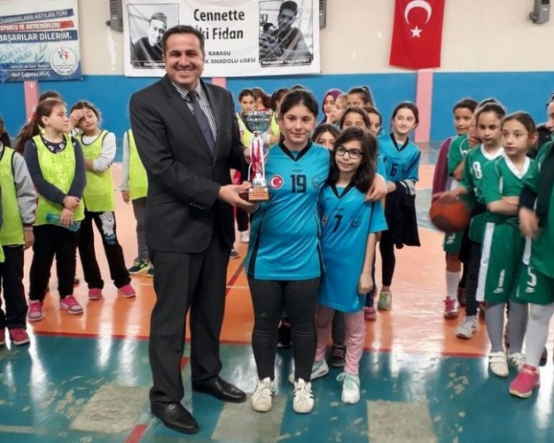Karasu'da okul sporları finalleri sona erdi
