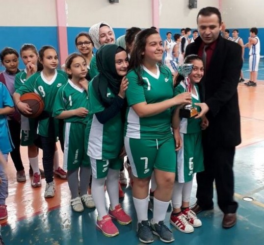 Karasu'da okul sporları finalleri sona erdi