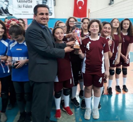 Karasu'da okul sporları finalleri sona erdi