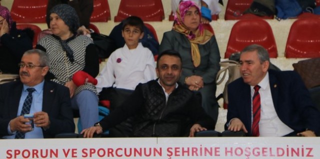 Karateciler Öğretmenler İçin Hendek’te Buluştu