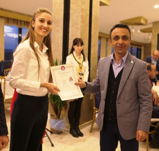 Karatede Altın Gece