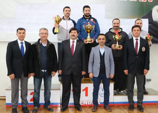 Karateciler Hendek’te coştu