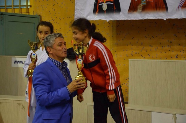 Geyveli Karateciler finallerde güldü