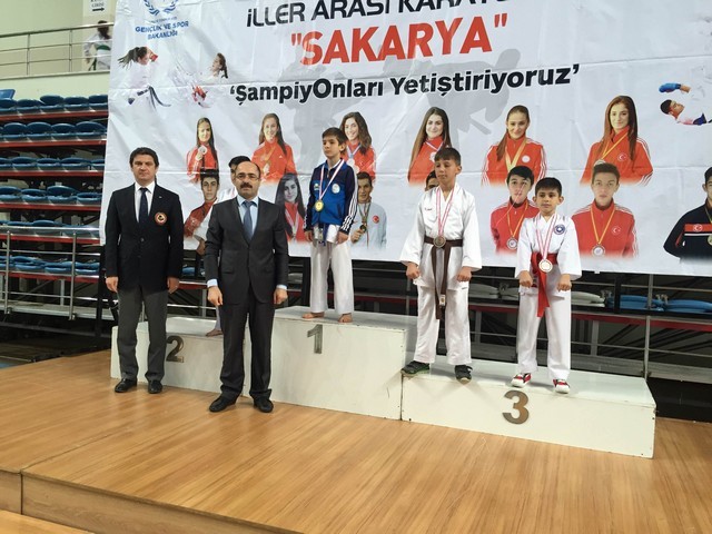 Karate Geyve’de ilk ve ortaokullarında da var.