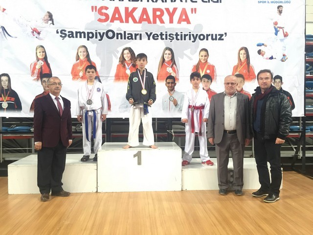 Karate Geyve’de ilk ve ortaokullarında da var.