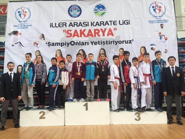 Karate Geyve’de ilk ve ortaokullarında da var.