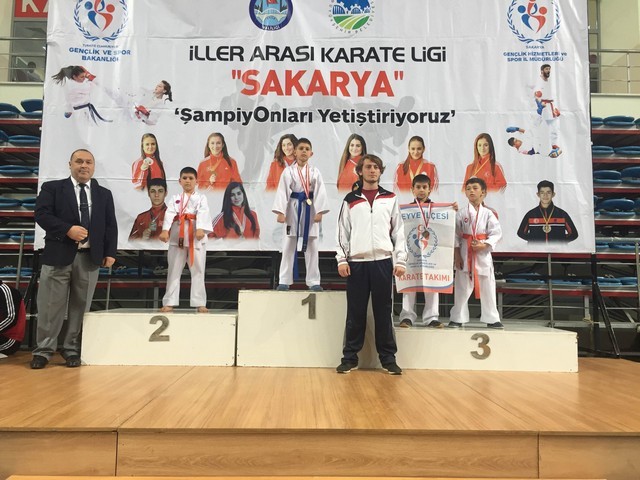 Geyve ilçesi Karate takımlarından 32 Madalya..
