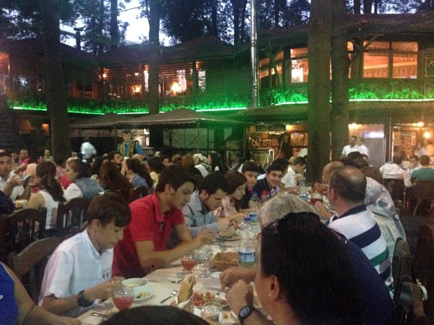 Karateciler iftarda biraraya geldi