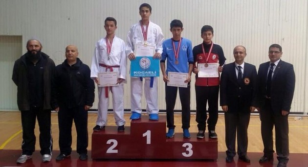 Karate İl karması yarı finalde