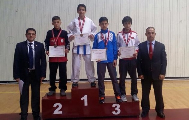 Karate İl karması yarı finalde