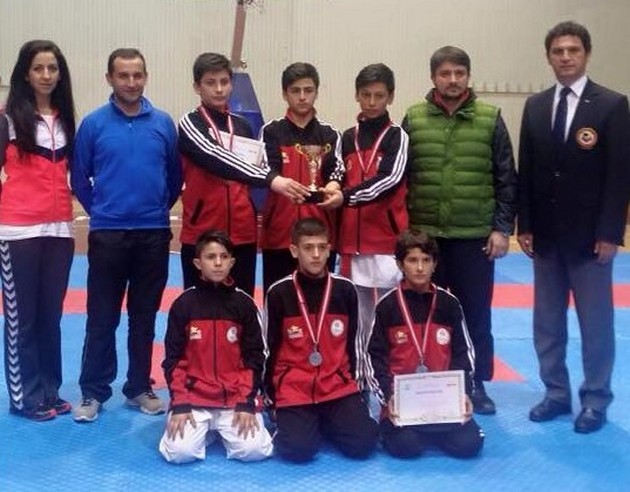Karate İl karması yarı finalde