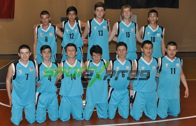 Küçük Erkekler basketbol ligi sürüyor